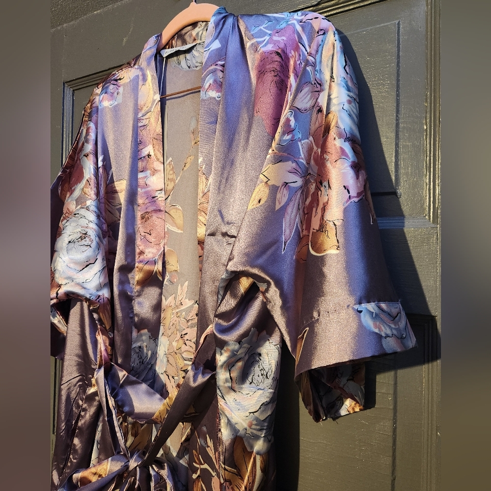NWT Floral Kimono Robe - Picture 11 of 11